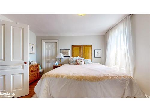 233 Queen Street, Midland, ON - Indoor Photo Showing Bedroom