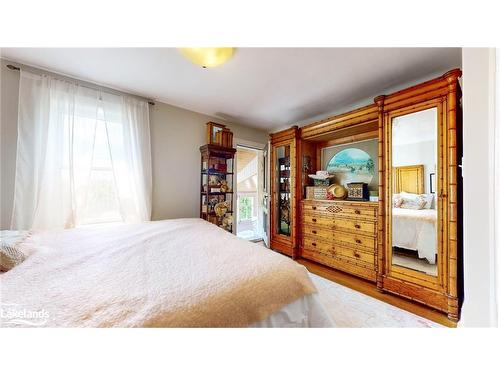 233 Queen Street, Midland, ON - Indoor Photo Showing Bedroom