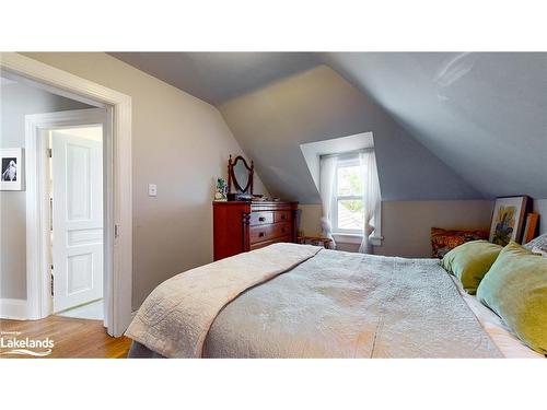 233 Queen Street, Midland, ON - Indoor Photo Showing Bedroom