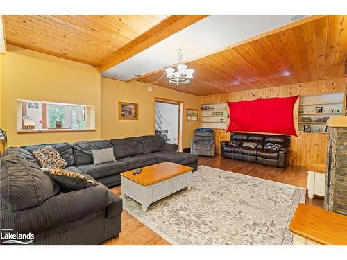 1037 Milford Bay Road, Muskoka Lakes, ON - Indoor Photo Showing Living Room