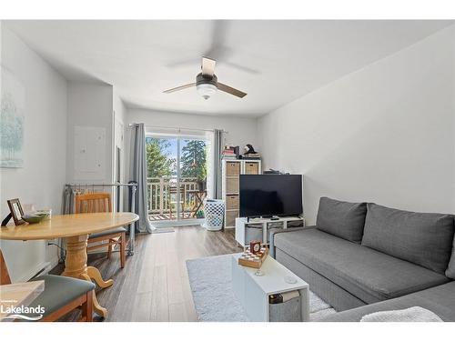 1037 Milford Bay Road, Muskoka Lakes, ON - Indoor Photo Showing Living Room