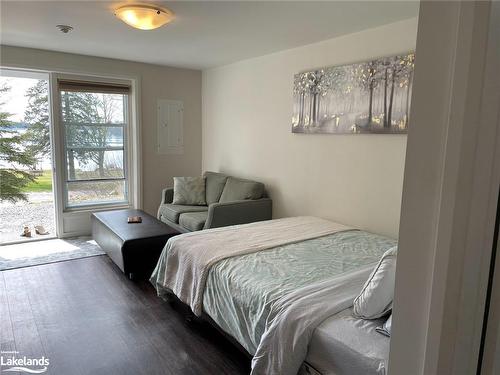 1037 Milford Bay Road, Muskoka Lakes, ON - Indoor Photo Showing Bedroom