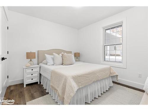 16 Clifford Street, Seguin, ON - Indoor Photo Showing Bedroom