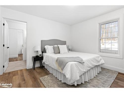 16 Clifford Street, Seguin, ON - Indoor Photo Showing Bedroom