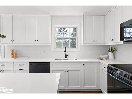 16 Clifford Street, Seguin, ON - Indoor Photo Showing Kitchen With Double Sink