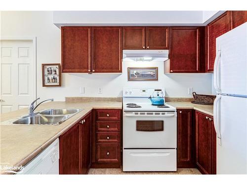 113-16 Westbury Road, Wasaga Beach, ON - Indoor Photo Showing Kitchen With Double Sink