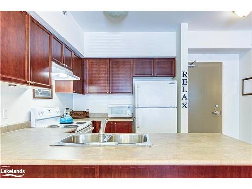 113-16 Westbury Road, Wasaga Beach, ON - Indoor Photo Showing Kitchen With Double Sink