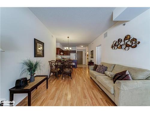 113-16 Westbury Road, Wasaga Beach, ON - Indoor Photo Showing Living Room