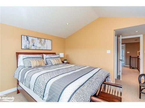 4-209707 26 Highway, The Blue Mountains, ON - Indoor Photo Showing Bedroom