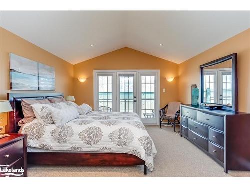 4-209707 26 Highway, The Blue Mountains, ON - Indoor Photo Showing Bedroom