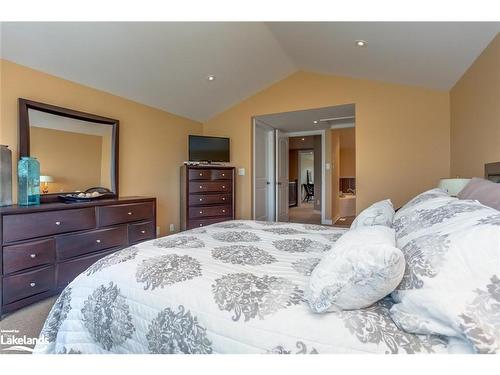 4-209707 26 Highway, The Blue Mountains, ON - Indoor Photo Showing Bedroom