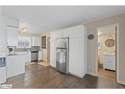 1658 Peninsula Point Road, Severn Twp, ON - Indoor Photo Showing Kitchen