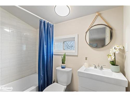 1658 Peninsula Point Road, Severn Twp, ON - Indoor Photo Showing Bathroom