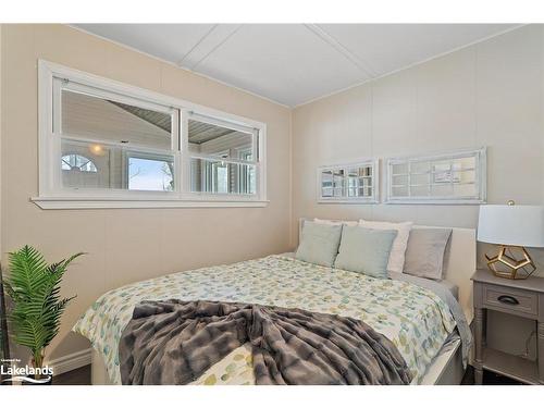 1658 Peninsula Point Road, Severn Twp, ON - Indoor Photo Showing Bedroom