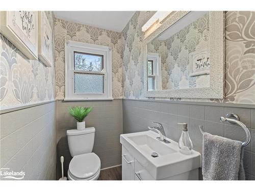 1658 Peninsula Point Road, Severn Twp, ON - Indoor Photo Showing Bathroom