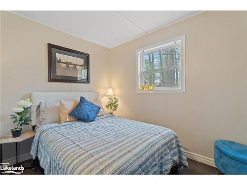 1658 Peninsula Point Road, Severn Twp, ON - Indoor Photo Showing Bedroom