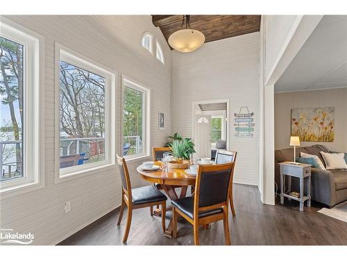 1658 Peninsula Point Road, Severn Twp, ON - Indoor Photo Showing Dining Room