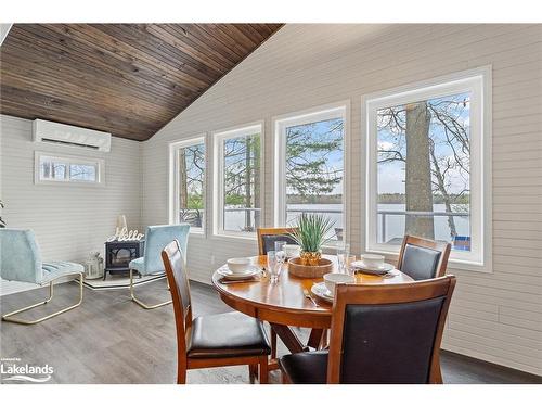 1658 Peninsula Point Road, Severn Twp, ON - Indoor Photo Showing Dining Room