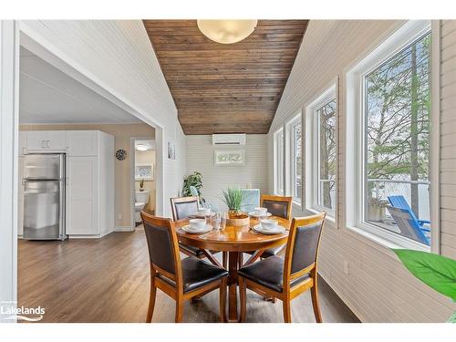 1658 Peninsula Point Road, Severn Twp, ON - Indoor Photo Showing Dining Room