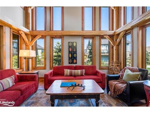 106 Manitou Court, The Blue Mountains, ON - Indoor Photo Showing Living Room