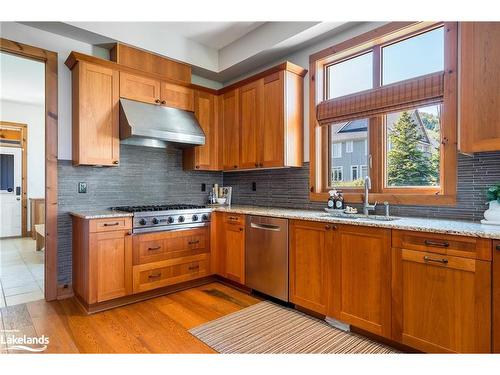 106 Manitou Court, The Blue Mountains, ON - Indoor Photo Showing Kitchen