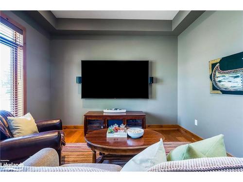 106 Manitou Court, The Blue Mountains, ON - Indoor Photo Showing Living Room