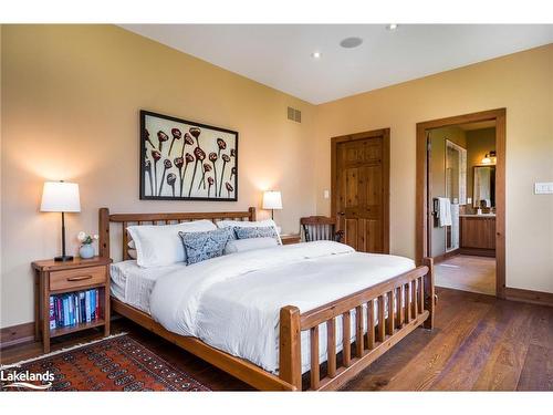 106 Manitou Court, The Blue Mountains, ON - Indoor Photo Showing Bedroom