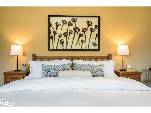 106 Manitou Court, The Blue Mountains, ON - Indoor Photo Showing Bedroom