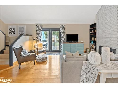 394 Fourth Street W, Collingwood, ON - Indoor Photo Showing Living Room