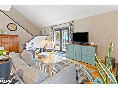 394 Fourth Street W, Collingwood, ON - Indoor Photo Showing Living Room