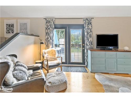 394 Fourth Street W, Collingwood, ON - Indoor Photo Showing Living Room