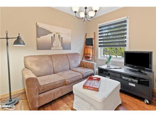 394 Fourth Street W, Collingwood, ON - Indoor Photo Showing Living Room