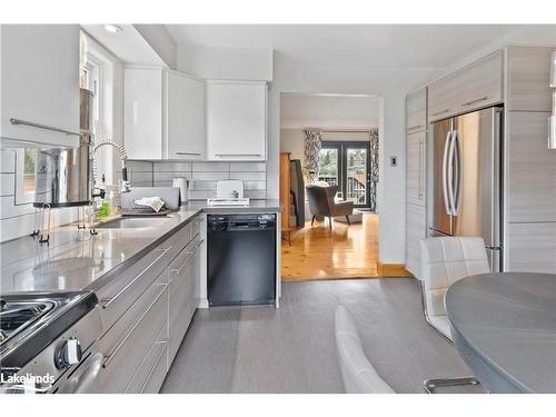 394 Fourth Street W, Collingwood, ON - Indoor Photo Showing Kitchen With Double Sink