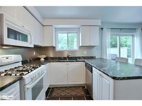 22 Silversands Crescent, Wasaga Beach, ON - Indoor Photo Showing Kitchen