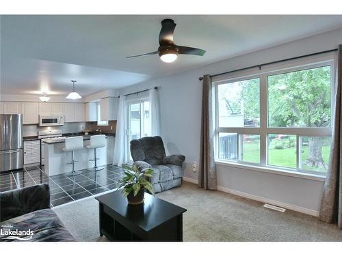 22 Silversands Crescent, Wasaga Beach, ON - Indoor Photo Showing Living Room