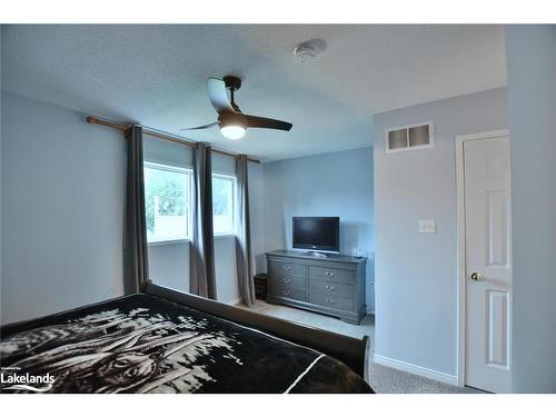 22 Silversands Crescent, Wasaga Beach, ON - Indoor Photo Showing Bedroom