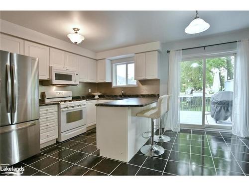 22 Silversands Crescent, Wasaga Beach, ON - Indoor Photo Showing Kitchen