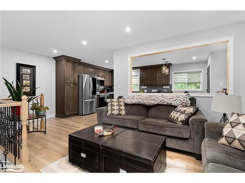 1190 Winhara Road, Gravenhurst, ON - Indoor Photo Showing Living Room