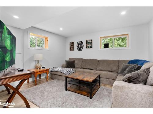 1190 Winhara Road, Gravenhurst, ON - Indoor Photo Showing Living Room