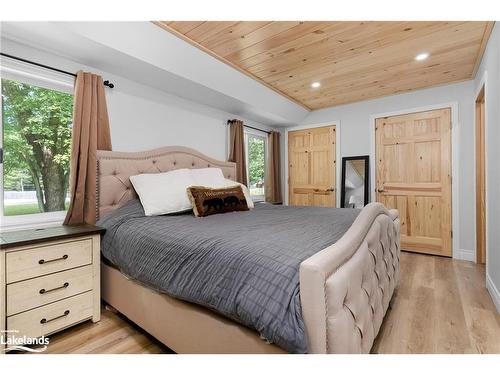 1190 Winhara Road, Gravenhurst, ON - Indoor Photo Showing Bedroom