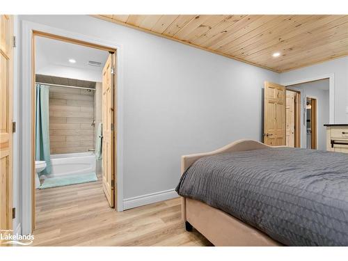 1190 Winhara Road, Gravenhurst, ON - Indoor Photo Showing Bedroom