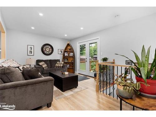 1190 Winhara Road, Gravenhurst, ON - Indoor Photo Showing Living Room