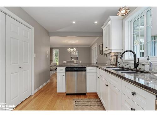 15 Maple Heights Drive, Huntsville, ON - Indoor Photo Showing Kitchen With Double Sink