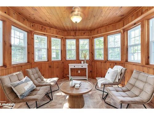 15 Maple Heights Drive, Huntsville, ON - Indoor Photo Showing Living Room