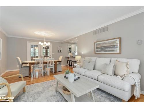 15 Maple Heights Drive, Huntsville, ON - Indoor Photo Showing Living Room