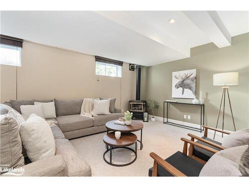 15 Maple Heights Drive, Huntsville, ON - Indoor Photo Showing Living Room