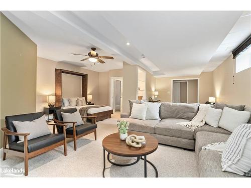 15 Maple Heights Drive, Huntsville, ON - Indoor Photo Showing Living Room