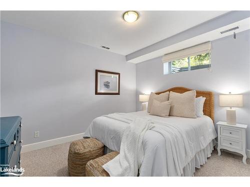 15 Maple Heights Drive, Huntsville, ON - Indoor Photo Showing Bedroom