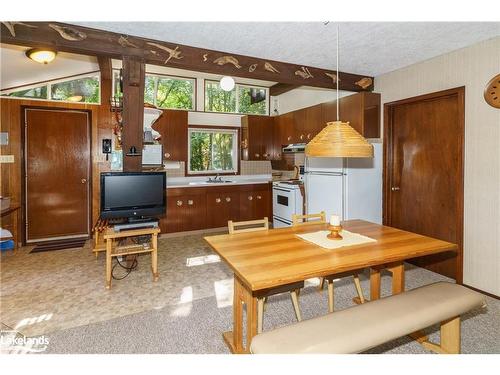 1363 West Oxbow Lake Road, Dwight, ON - Indoor Photo Showing Dining Room