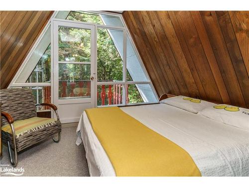 1363 West Oxbow Lake Road, Dwight, ON - Indoor Photo Showing Bedroom